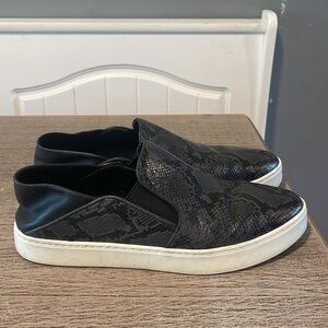 VINCE GARVEY‎ NEMESIS SNAKE PRINT SLIP ON LOAFERS SIZE 8